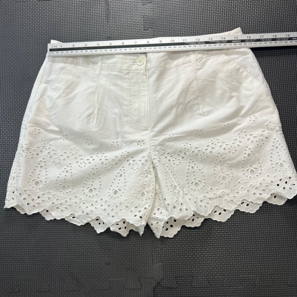 Jennifer Lopez Womens White Eyelet Embroidered Scalloped Hem Shorts Size 8 Made - Picture 4 of 5